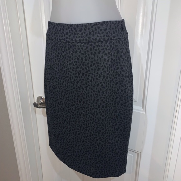 Tahari Black & Gray Animal Print Skirt NWOT - Picture 4 of 4